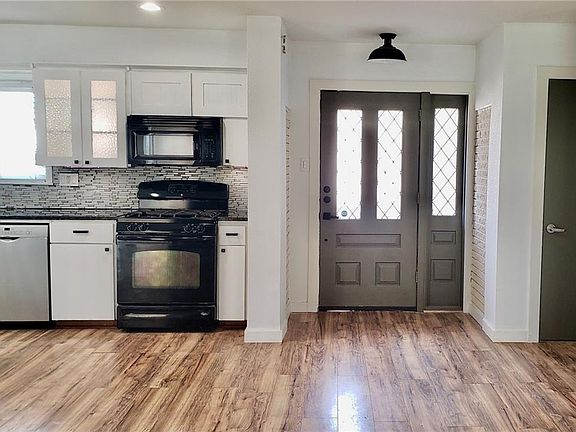 3rd image of 306 Briarwood St