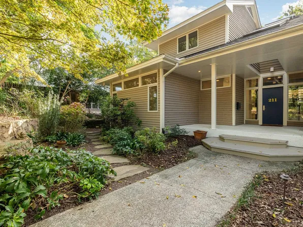 211 Friendly Ln, Chapel Hill, NC 27514