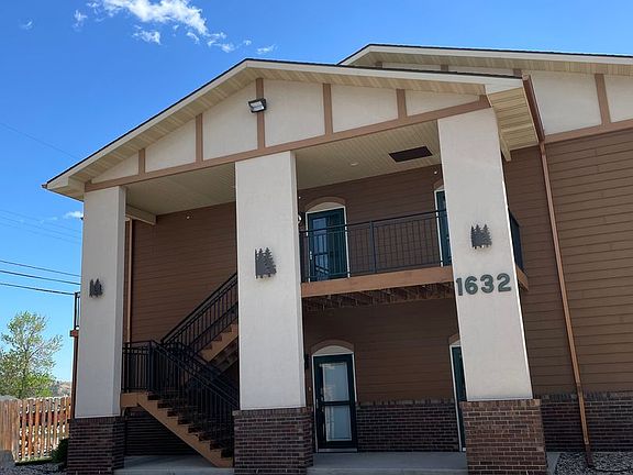 2nd image of 1632 Evergreen Dr APT 9