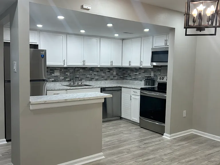 3217 Hunters Mill Dr — Photo 1