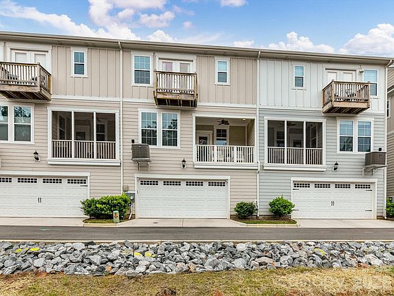 3rd image of 546 Amalfi Dr