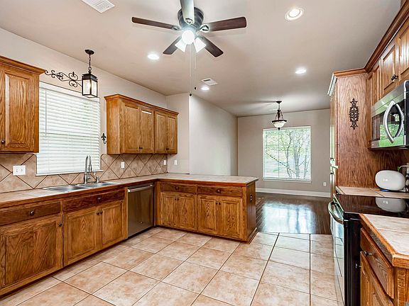 3rd image of 6959 Elm Park Ln