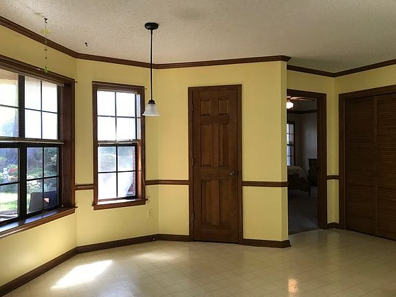5th image of 2728 Surrey Park Dr