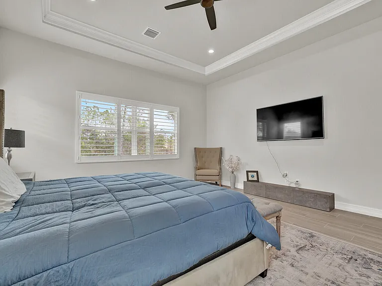 138 SE Palma St — Photo 23