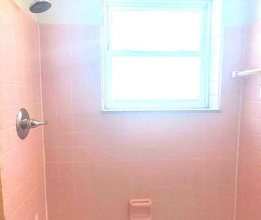 5th image of 318 John St APT 5