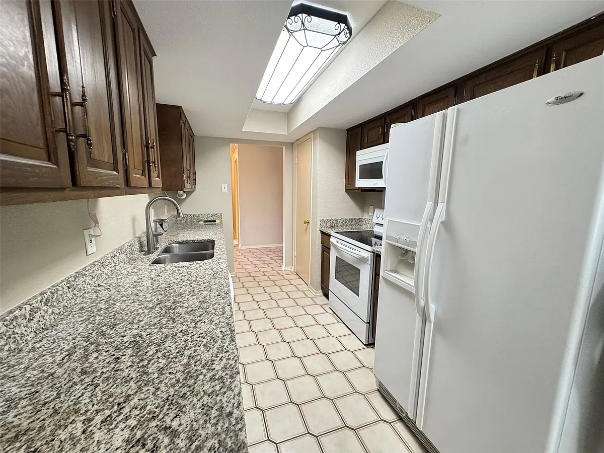 Building Photo - 419 Shady Brook Dr