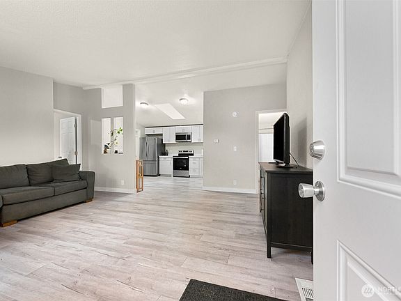 4th image of 8361 Sea Breeze Court