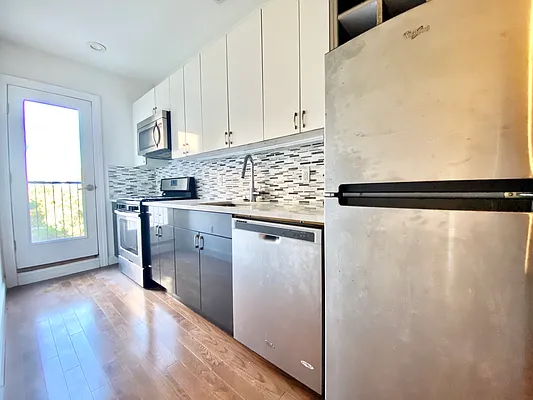 Rented by Bohemia Realty Group | media 10