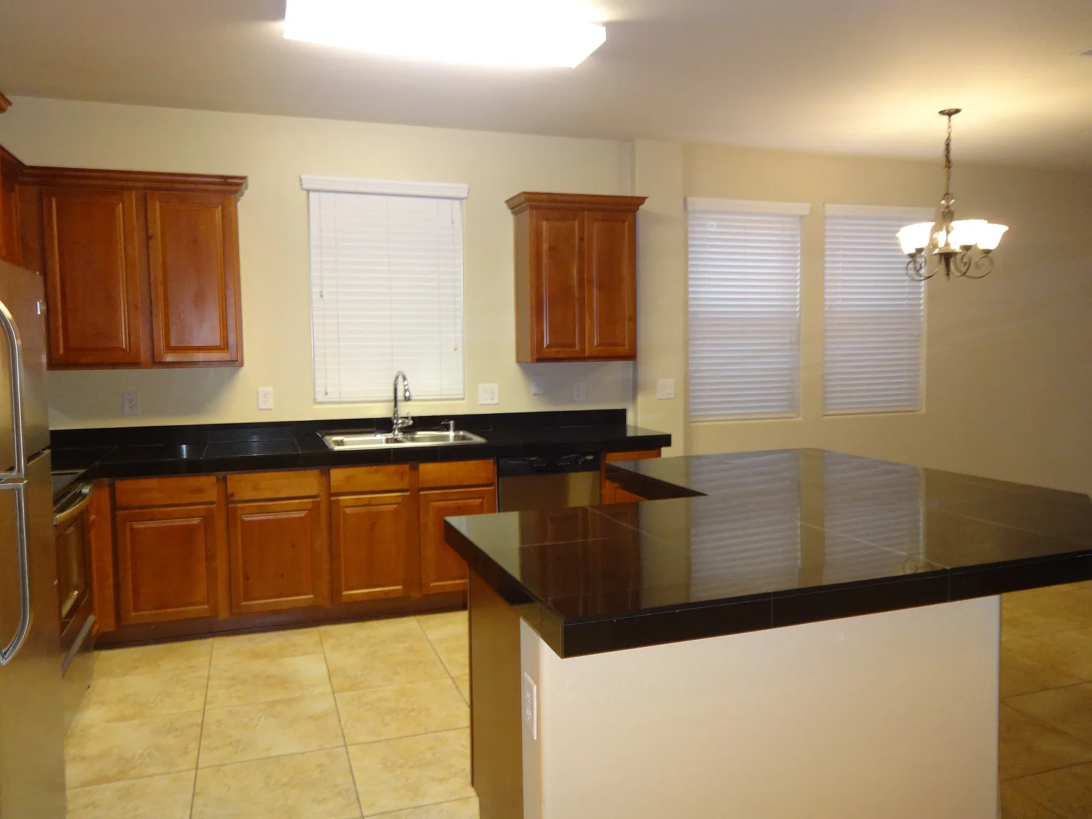 4 bed, 2.5 bath, 3249 sqft, $2,795 — Photo 3
