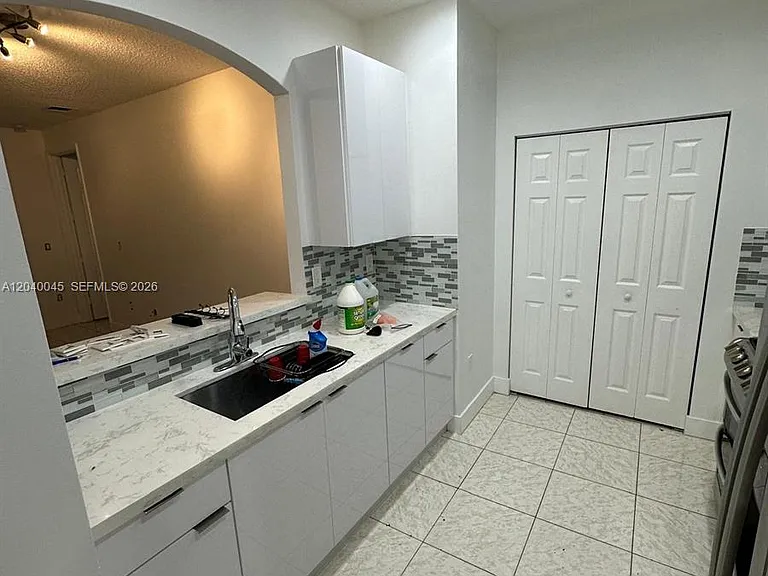 4273 NE 10th Ct #4273 — Photo 12