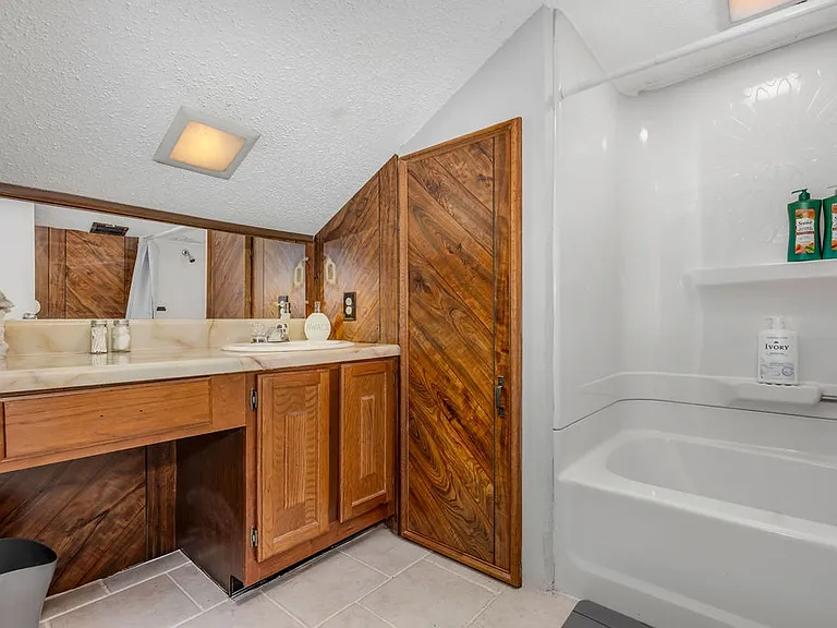 2240 Lawndale Dr — Photo 38