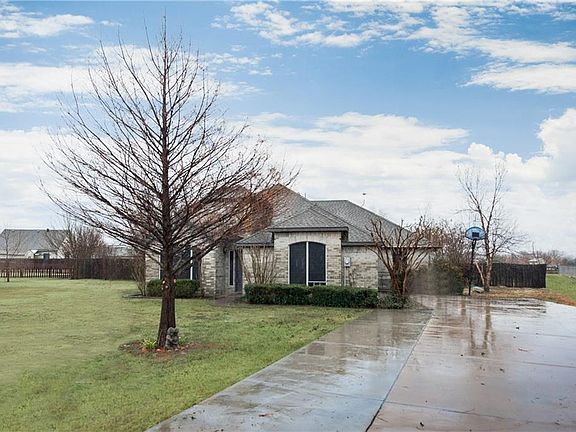 2nd image of 635 Meadow Dr