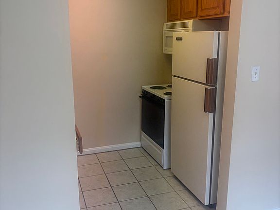 4th image of 12039 Edgewater Dr Unit 405
