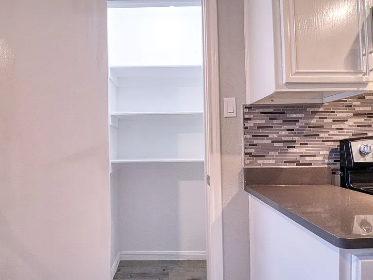 2221 Bowie Dr #7 — Photo 6