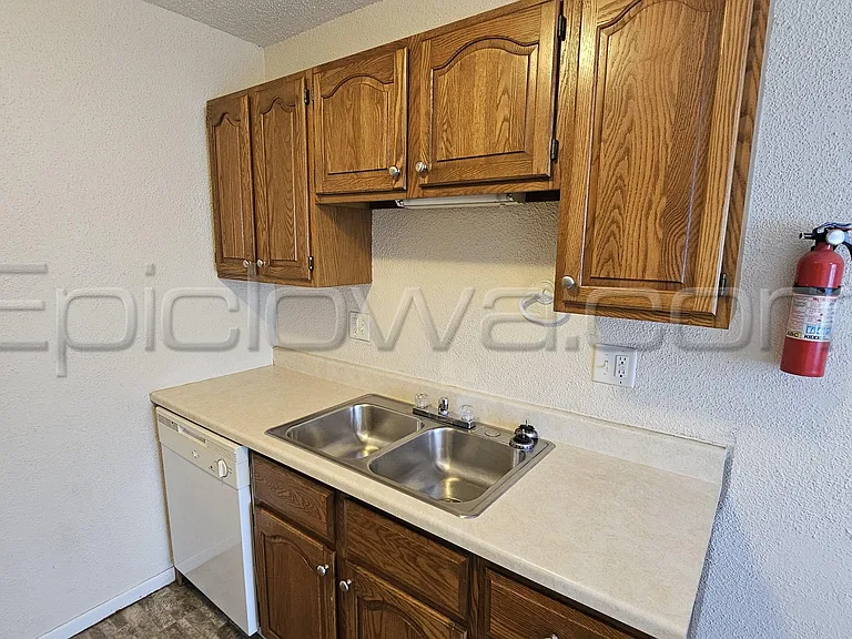 1228 O Avenue Pl NE — Photo 4