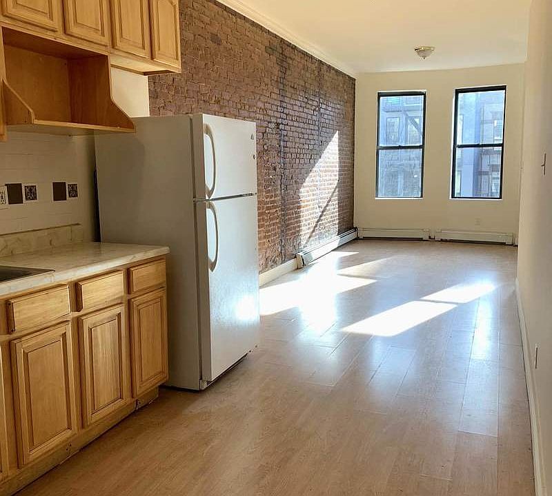 1st image of 815 Saint Johns Pl APT 2R