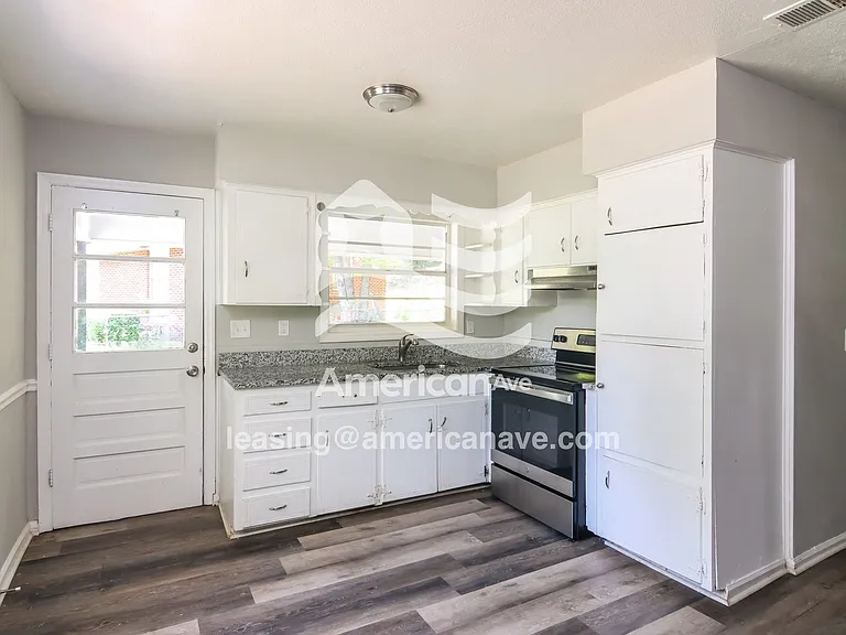 1362752_006_kitchen_6.jpg