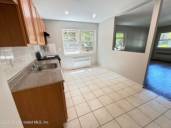 5th image of 155 Clinton Ave