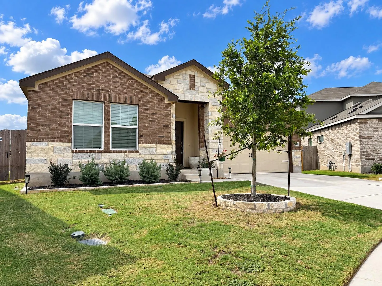 4 bed, 3.0 bath, 2356 sqft, $2,349 — Photo 2