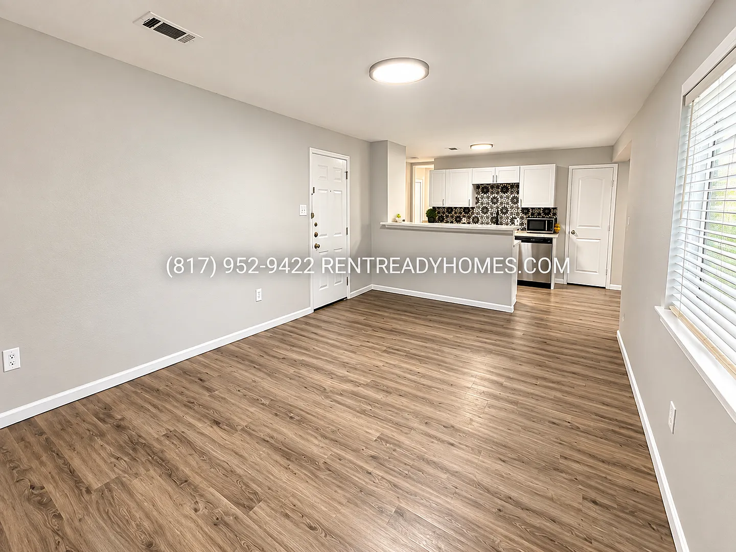 3806 Pocatello St - 4 Bedroom Irving Home With Two Garages — Photo 4