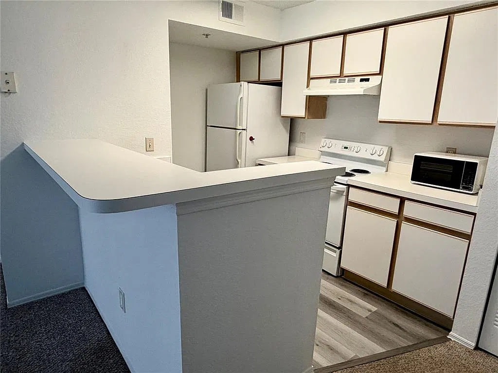 1 bed, 1.0 bath, 762 sqft, $1,295 — Photo 3