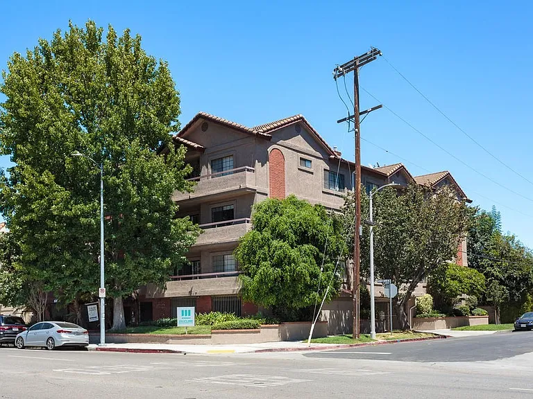 4454 Coldwater Canyon Ave #201 — Photo 2