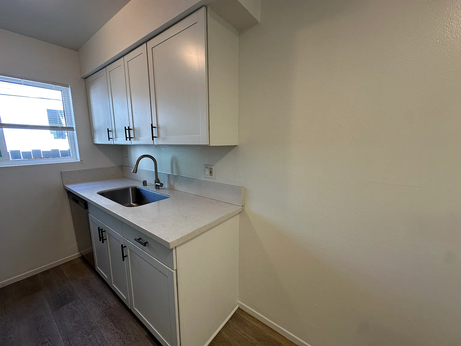 3 bed, $4,700 — Photo 4