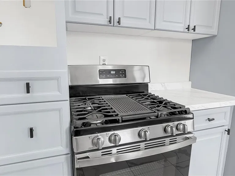 660 Queen St SW #A — Photo 15