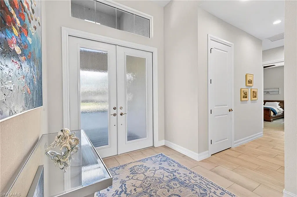 3 bed, 3.0 bath, 2704 sqft, $5,850 — Photo 2