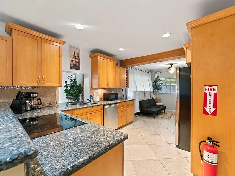2708 Cleveland St — Photo 29