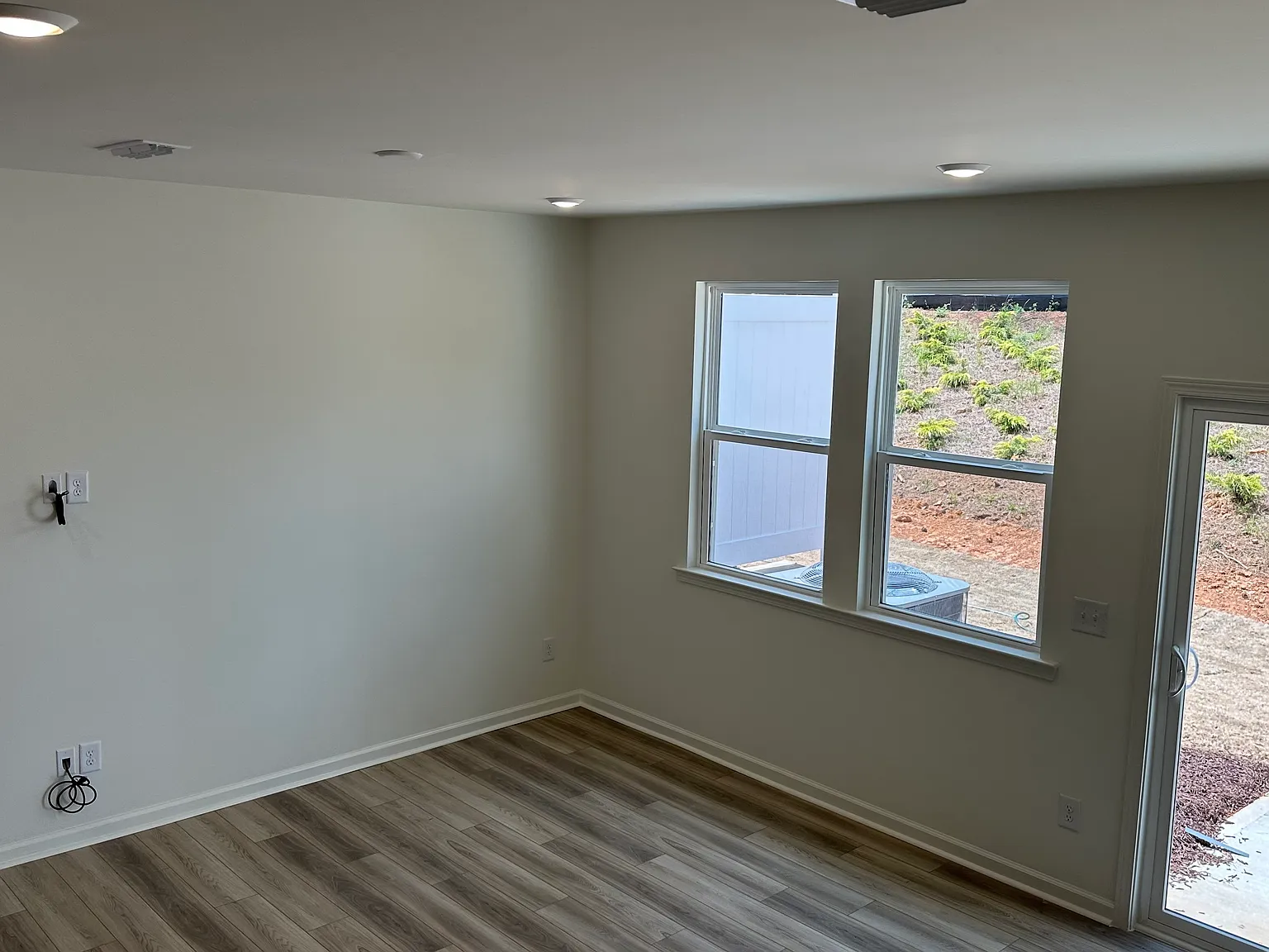 3 bed, 2.5 bath, 1550 sqft, $1,799 — Photo 4