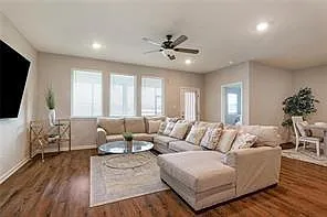 4 bed, 2.0 bath, 1867 sqft, $2,295 — Photo 4