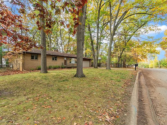 5th image of 1603 Columbine Dr