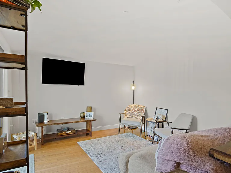 266 Essex St #6 — Photo 8