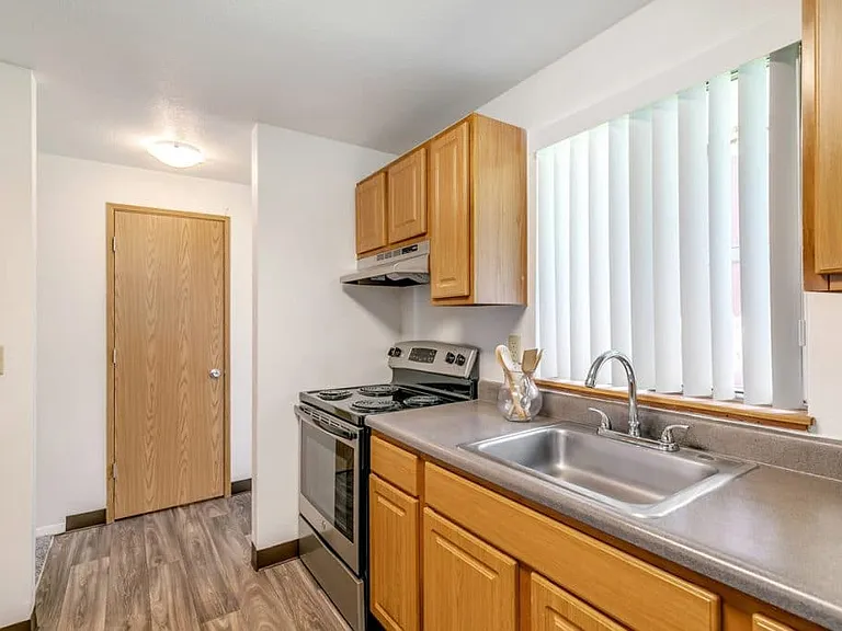 Alder Creek Apartments — Photo 8