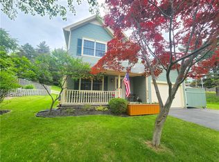 9 Wisteria Ln, Rochester, NY 14617