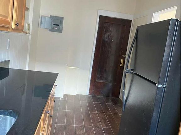 3rd image of 502 Van Cortlandt Park Ave APT 3C