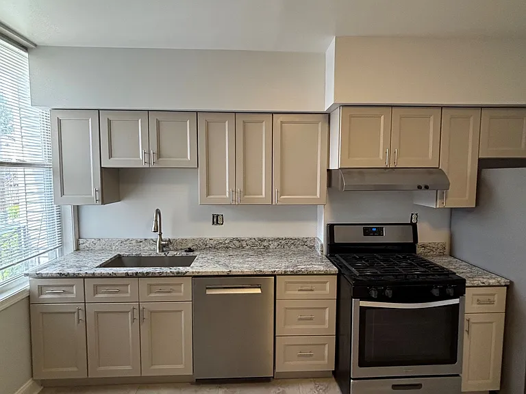 4108 Falls Rd — Photo 1