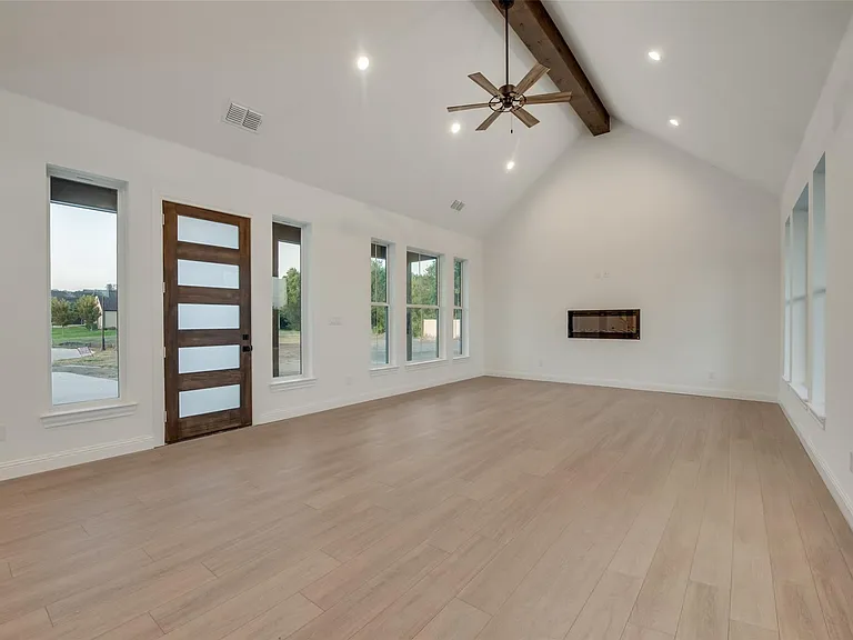 1203 Chapel Dr — Photo 8