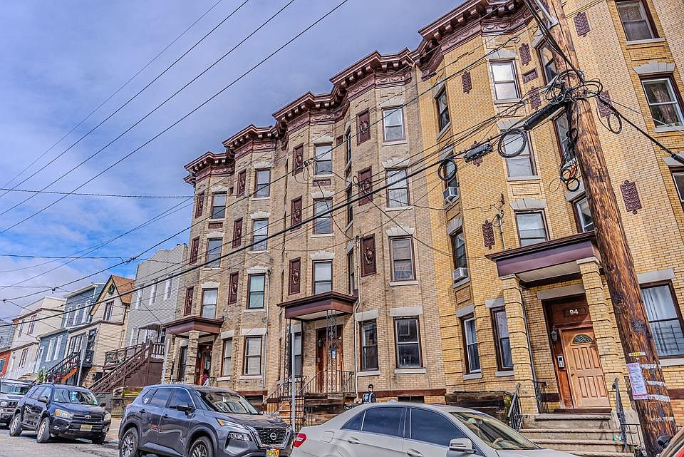 2nd image of 96 North St APT 3N