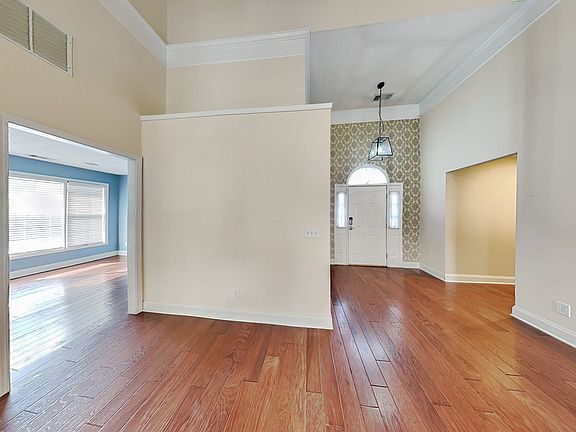 3rd image of 17 Derby Way NE