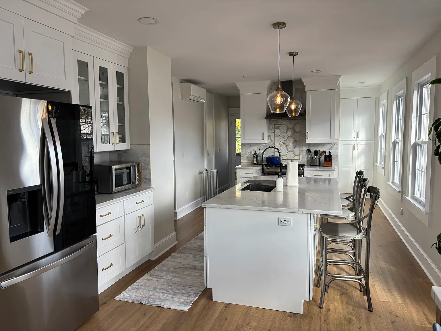 4 bed, 2000 sqft, $5,100 — Photo 1