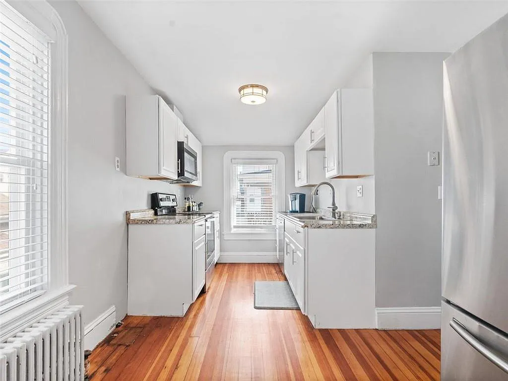 76 Appleton Ave — Photo 2