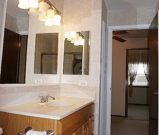 4th image of 1590 E Bayside Ct