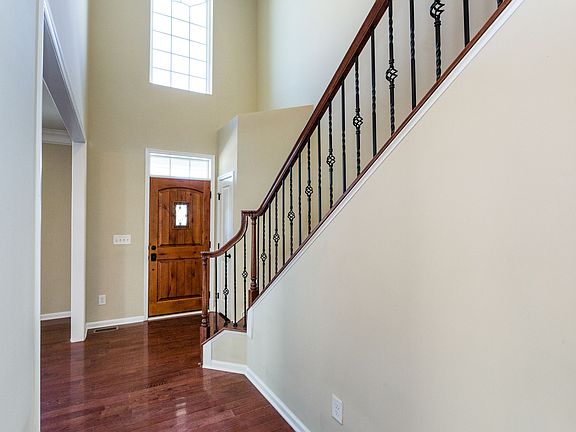 4th image of 11518 Warfield Ave