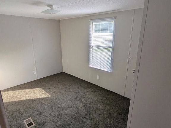 4th image of 214 Turner St