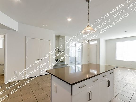 5th image of 872 E Park Modern Dr