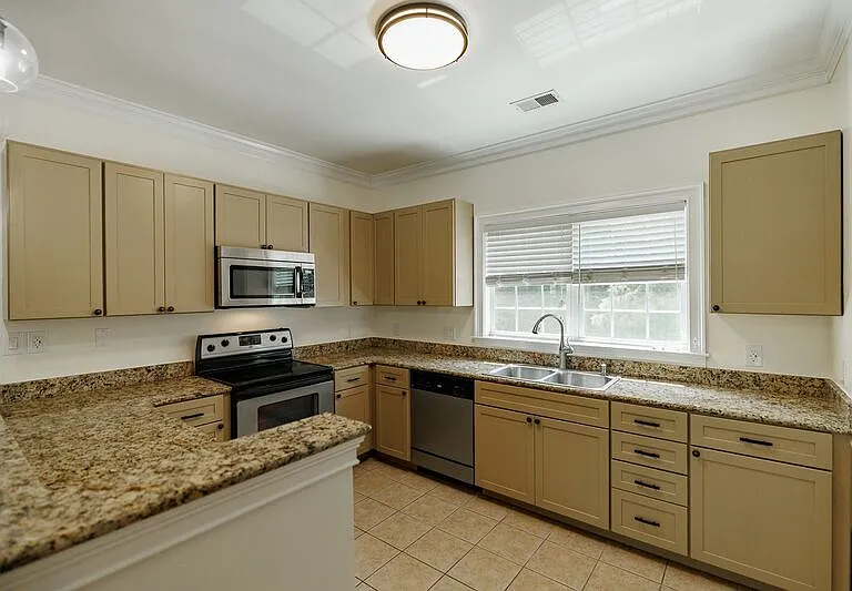 350 Wood Lake Dr #24 — Photo 17