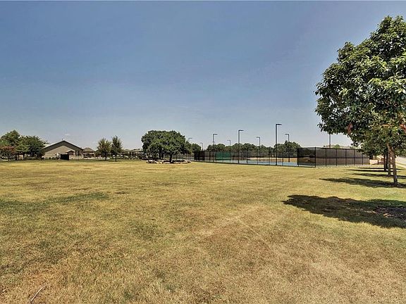 4th image of 2424 Arbor Dr