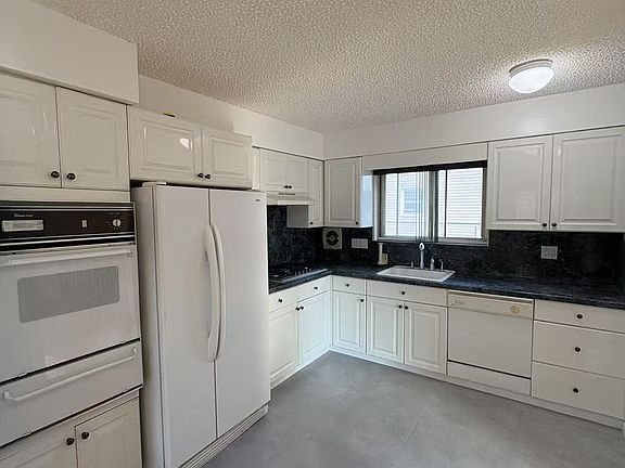 4th image of 179 Eltingville Blvd Floor 2